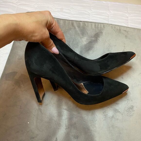 Ted Baker genuine suede heels, size 38(8) - Picture 3 of 10
